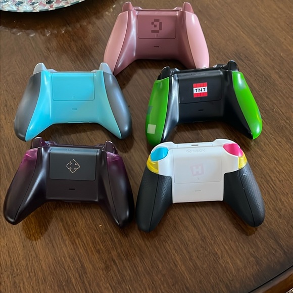 4 limited edition Microsoft Xbox 1 controllers. - Picture 2 of 13